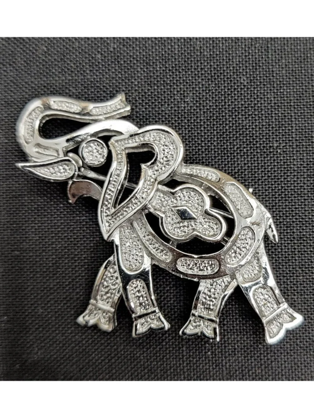 Vintage 1960s Signed CROWN TRIFARI Silver Plated Elephant Brooch L’Orient - Picture 1 of 3
